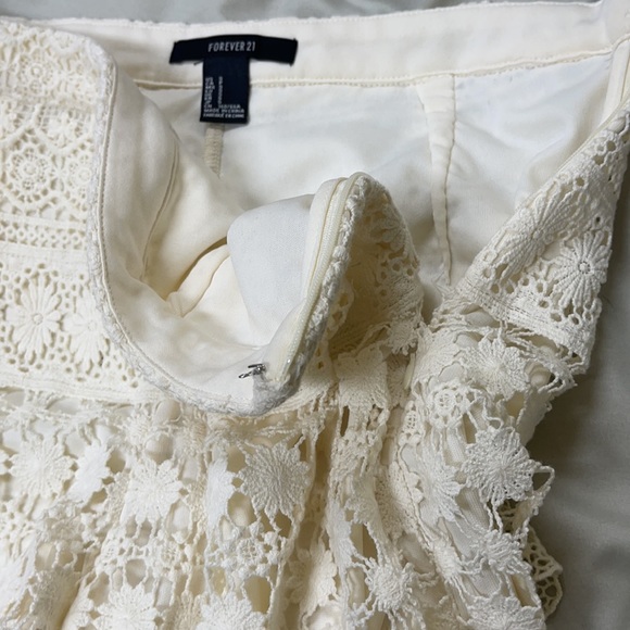 Forever 21 Lace Overlay Shorts Size Small - Picture 11 of 12